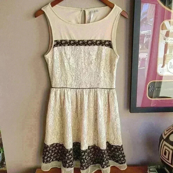 Lauren Conrad Cream Black Mesh  Floral Sleeveless Fit & Flare Lace Dress Size 6 - Picture 2 of 11
